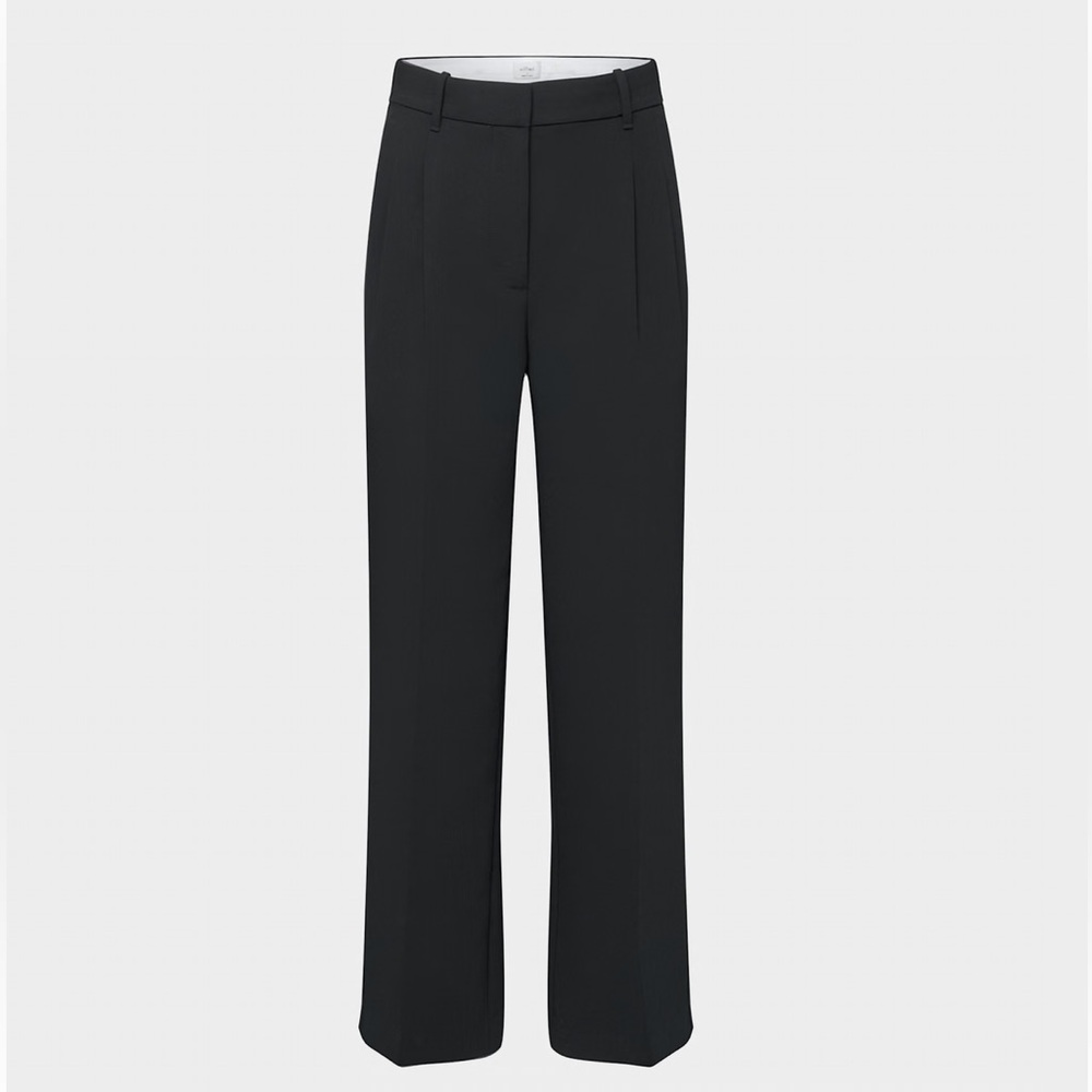 Aritzia Effortless Crepette pant in black, size XS